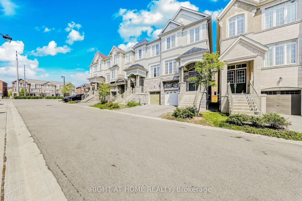 Photo of 16 Lasalle Lane, Richmond Hill, ON L4C 7V6 (MLS # N13066584)