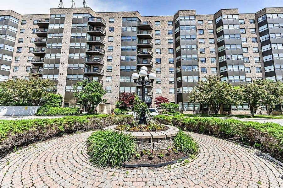 Photo of 2 Raymerville Drive #806, Markham, ON L3P 7N7 (MLS # N13497536)