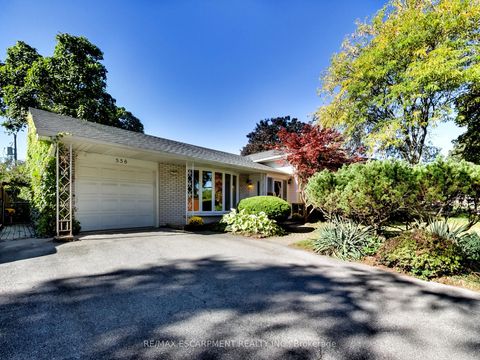558 Parkside Crescent Burlington ON L7L 4G9
