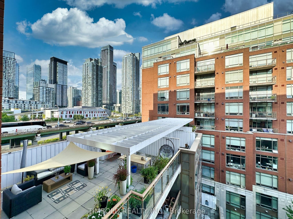 Photo of 500 Queens Quay W #708W, Toronto, ON M5V 3K8 (MLS # C13738060)