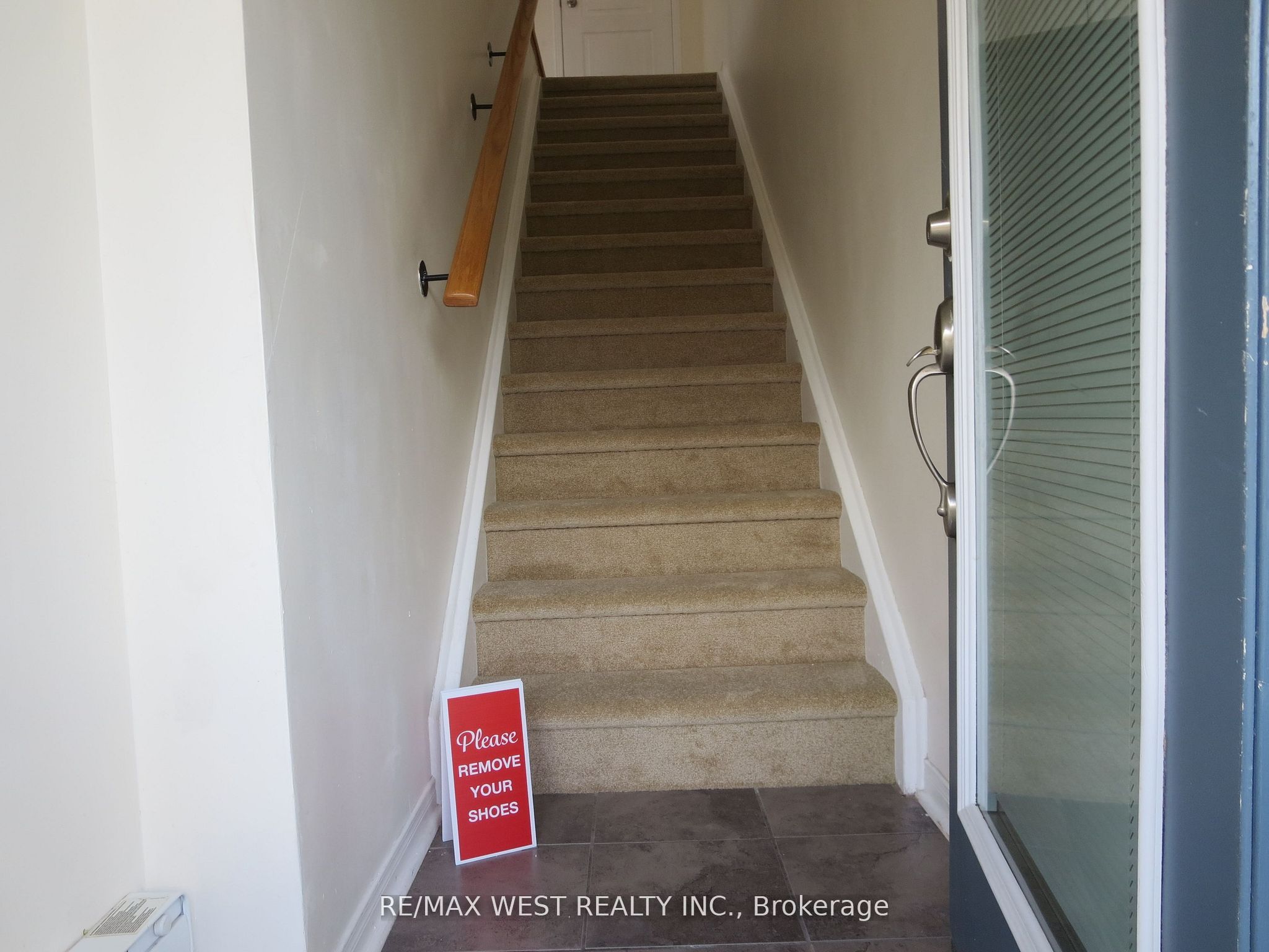 5615 Oscar Peterson Boulevard 8