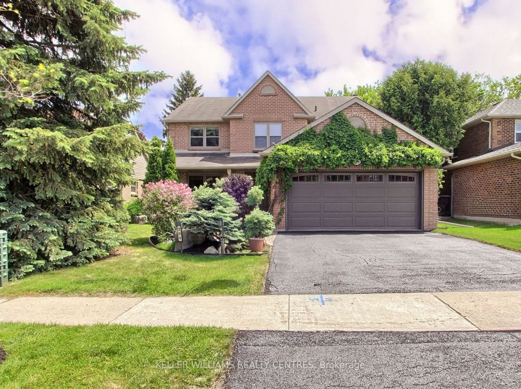 Photo of 204 Crossland Gate, Newmarket, ON L3X 1A8 (MLS # N13811934)