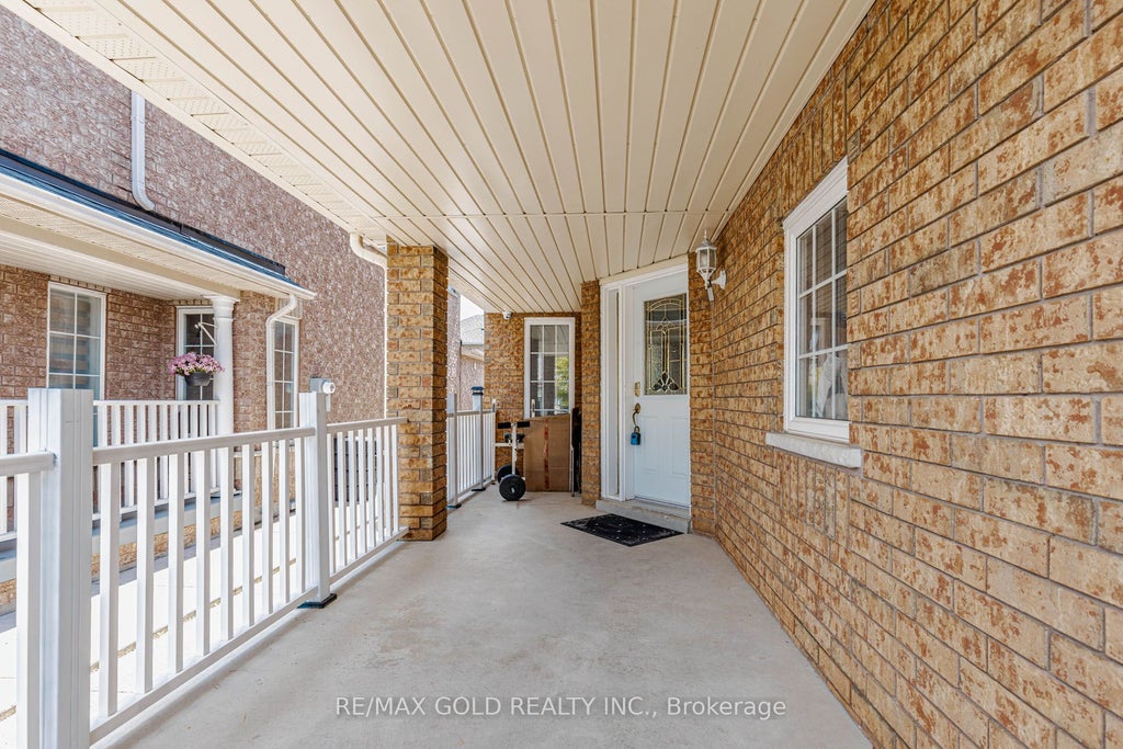 Photo of 63 Vintage Gate, Brampton, ON L6X 5C3 (MLS # W13746282)