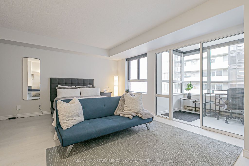 Photo of 711 Bay Street #1712, Toronto, ON M5G 2J8 (MLS # C12446900)