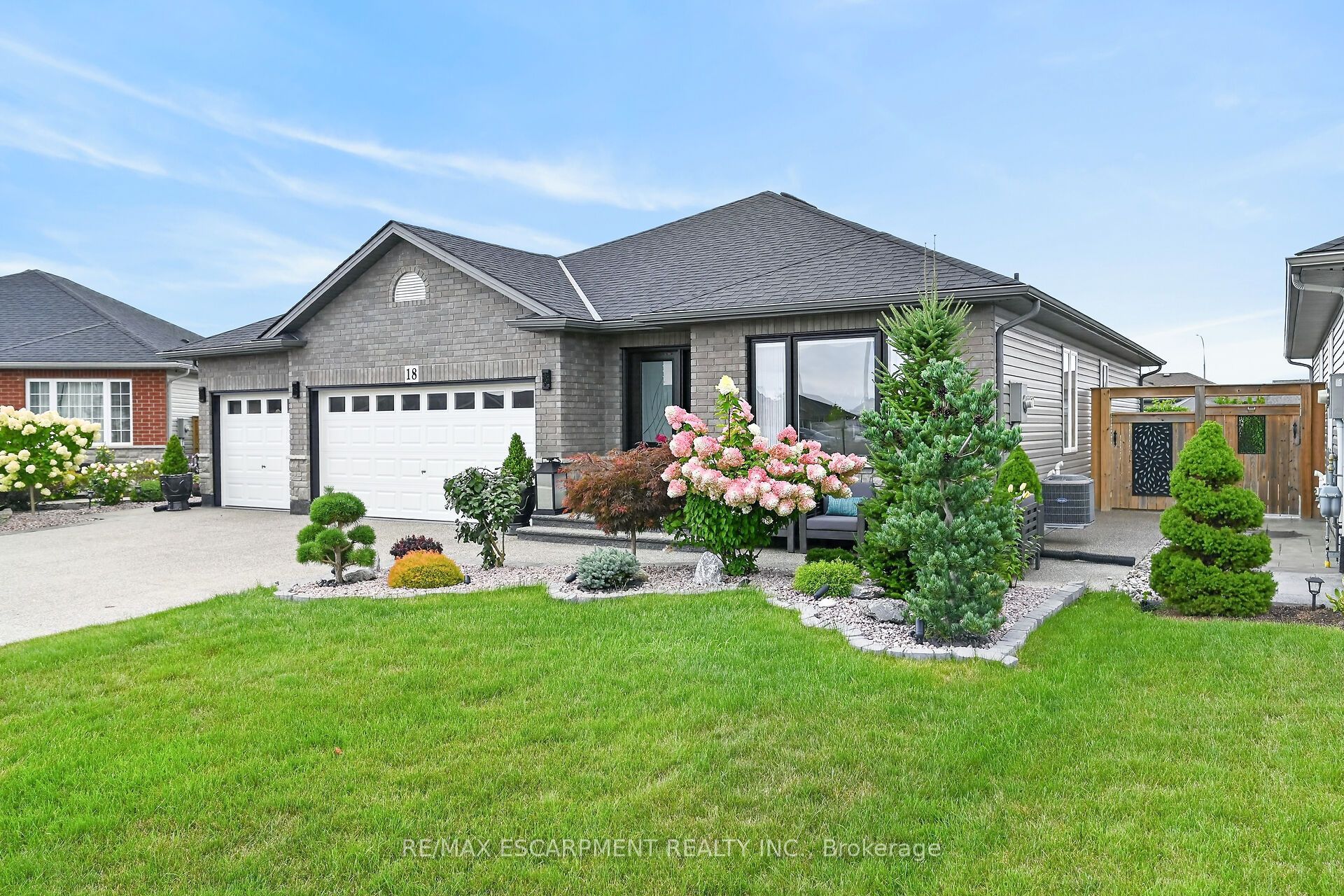 18 LINDA Crescent