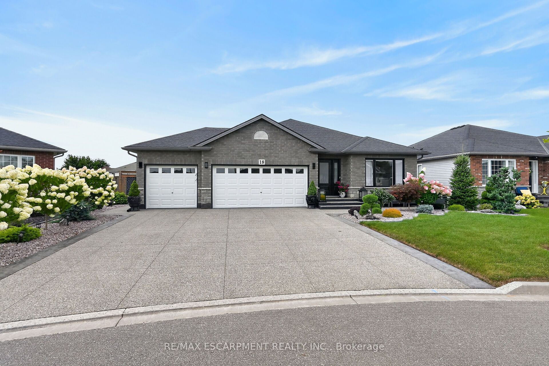 18 LINDA Crescent