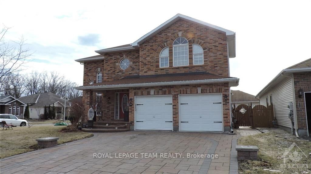 Photo 1 of 18 — 685 Everlasting Crescent B, Orleans - Cumberland and Area, ON K4A 0K4