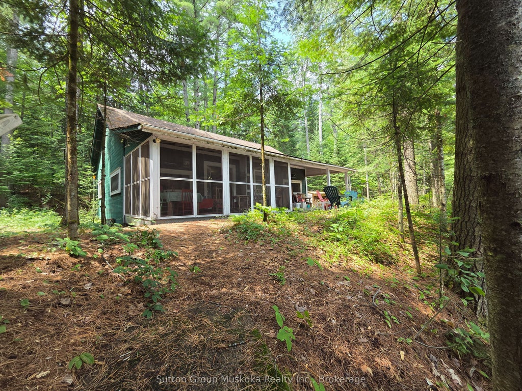 Photo of 699 South Mary Lake Road, Huntsville, ON P0B 1L0 (MLS # X13590942)