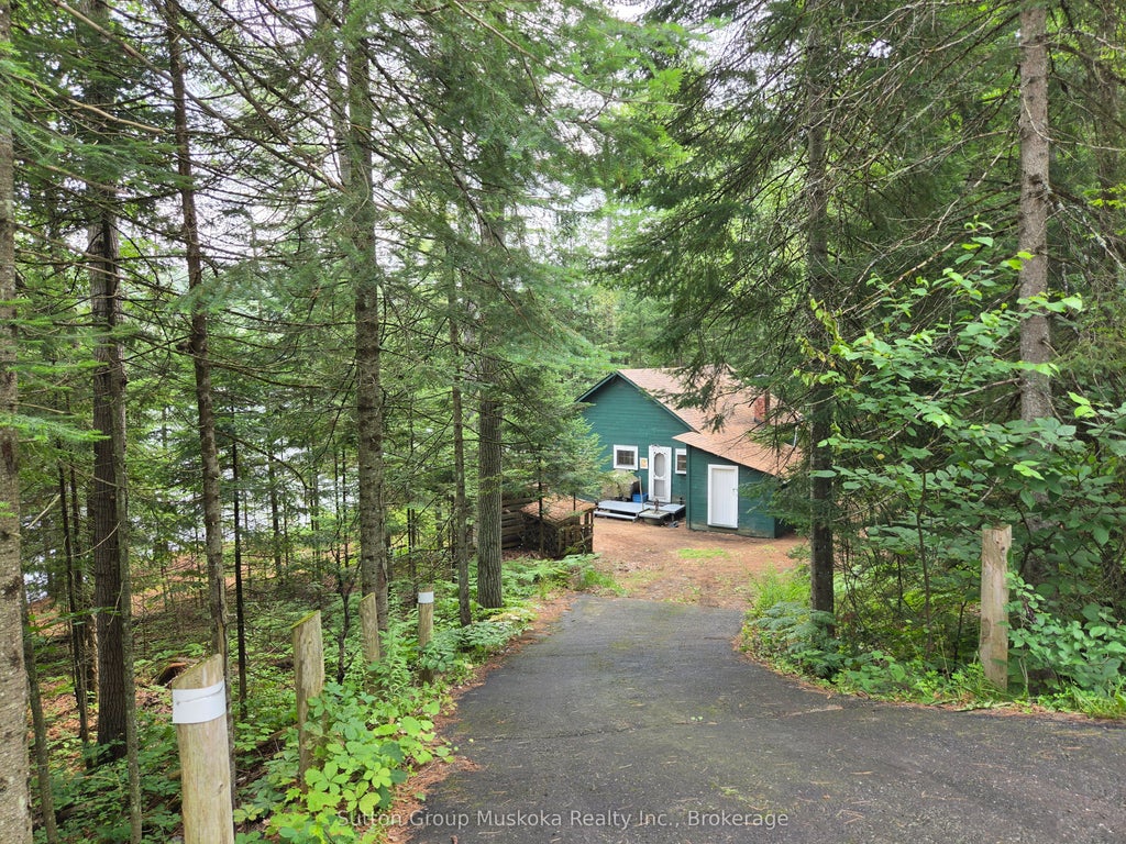 Photo of 699 South Mary Lake Road, Huntsville, ON P0B 1L0 (MLS # X13590942)