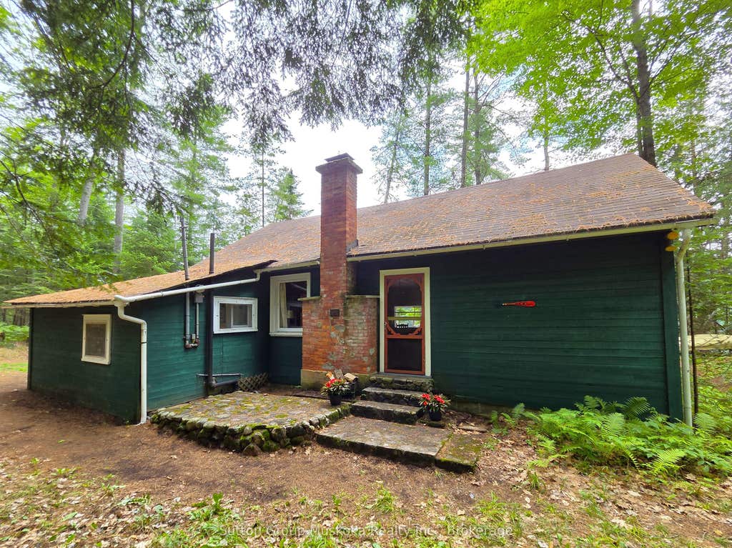 Photo of 699 South Mary Lake Road, Huntsville, ON P0B 1L0 (MLS # X13590942)