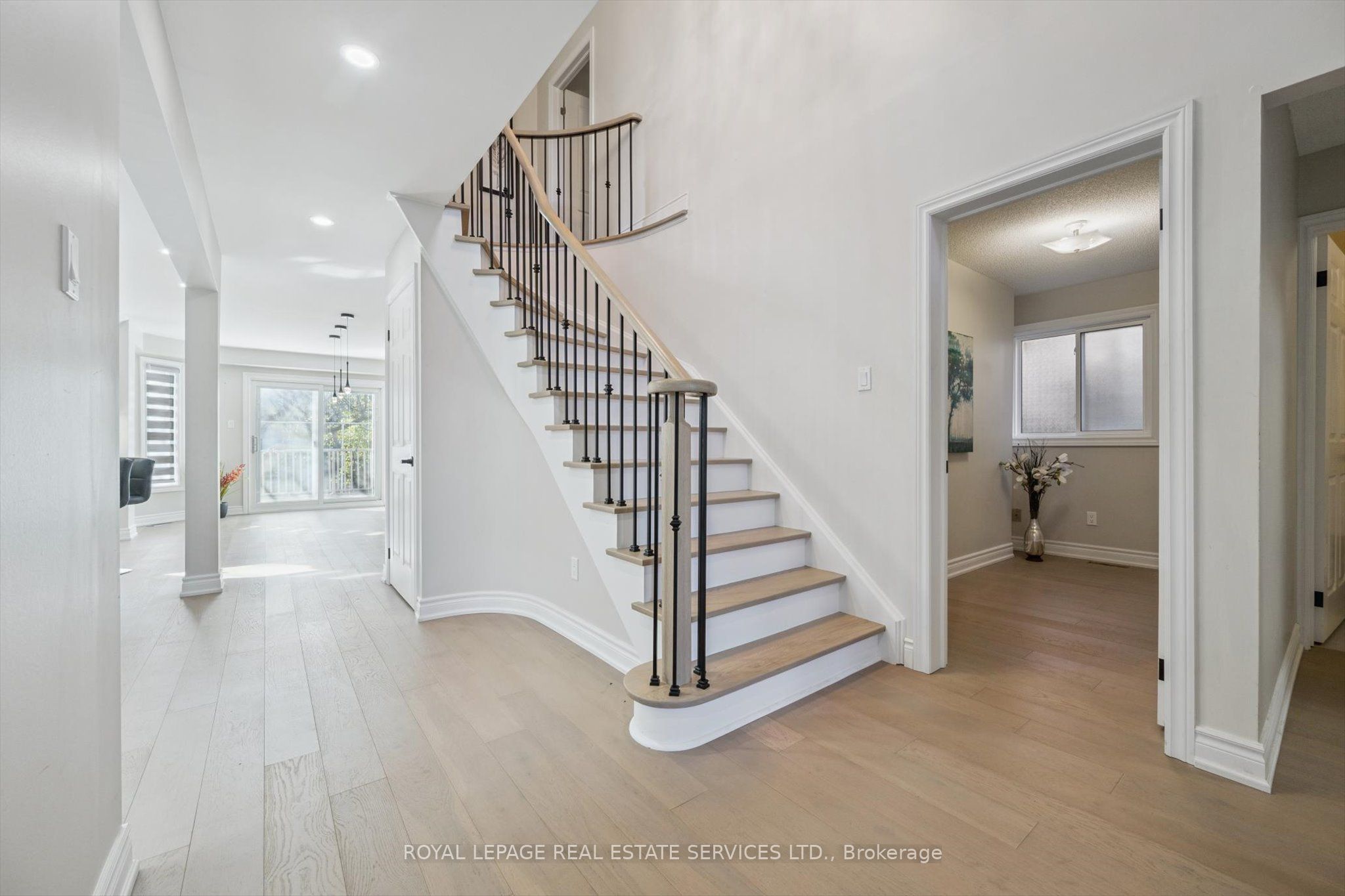 624 Farwell Crescent