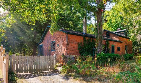 1506 Estes Crescent Mississauga ON L5V 1M4