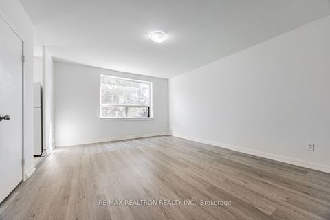 4 Hill Heights Road 304 Toronto ON M8Y 1Z1