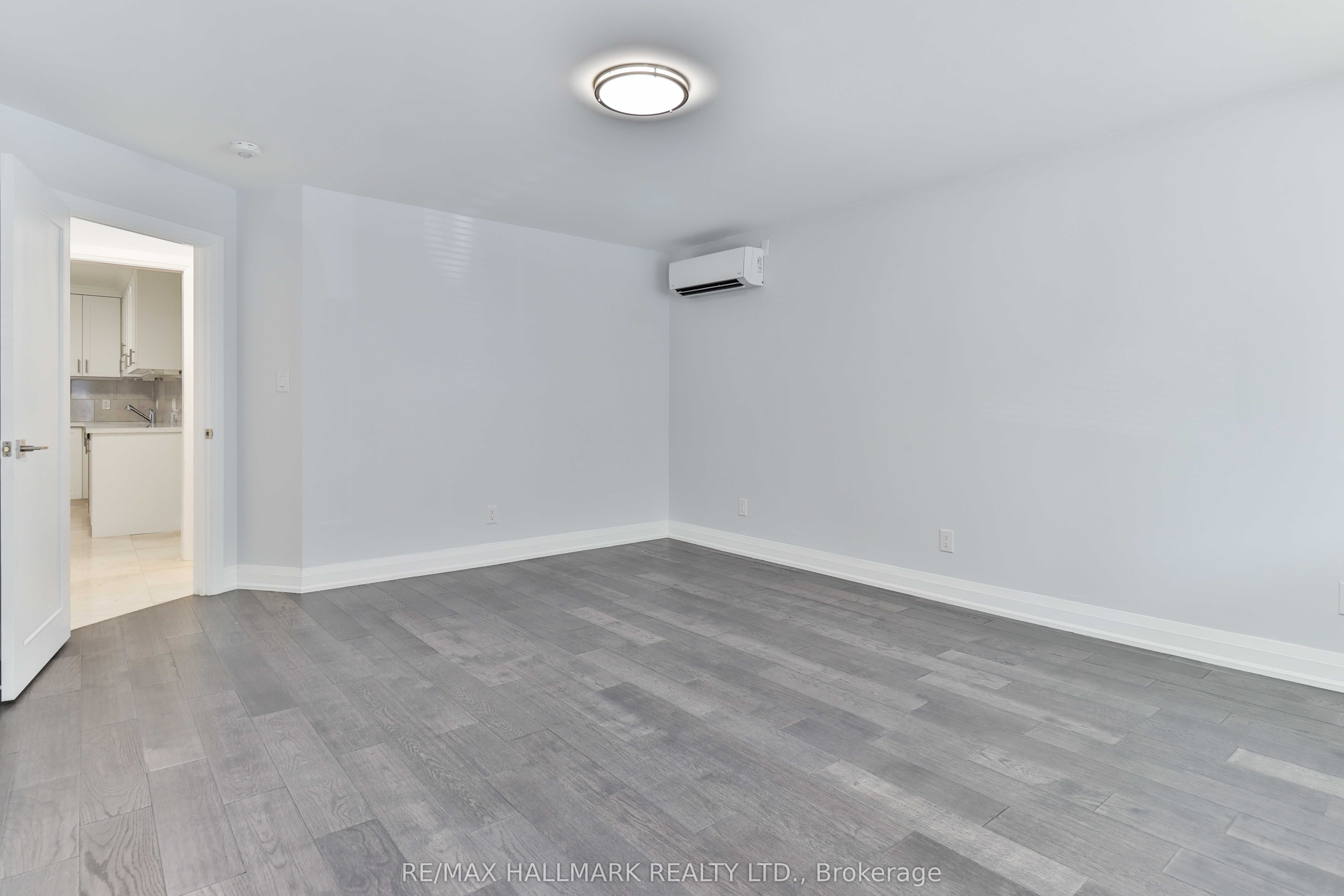 880 College Street Main