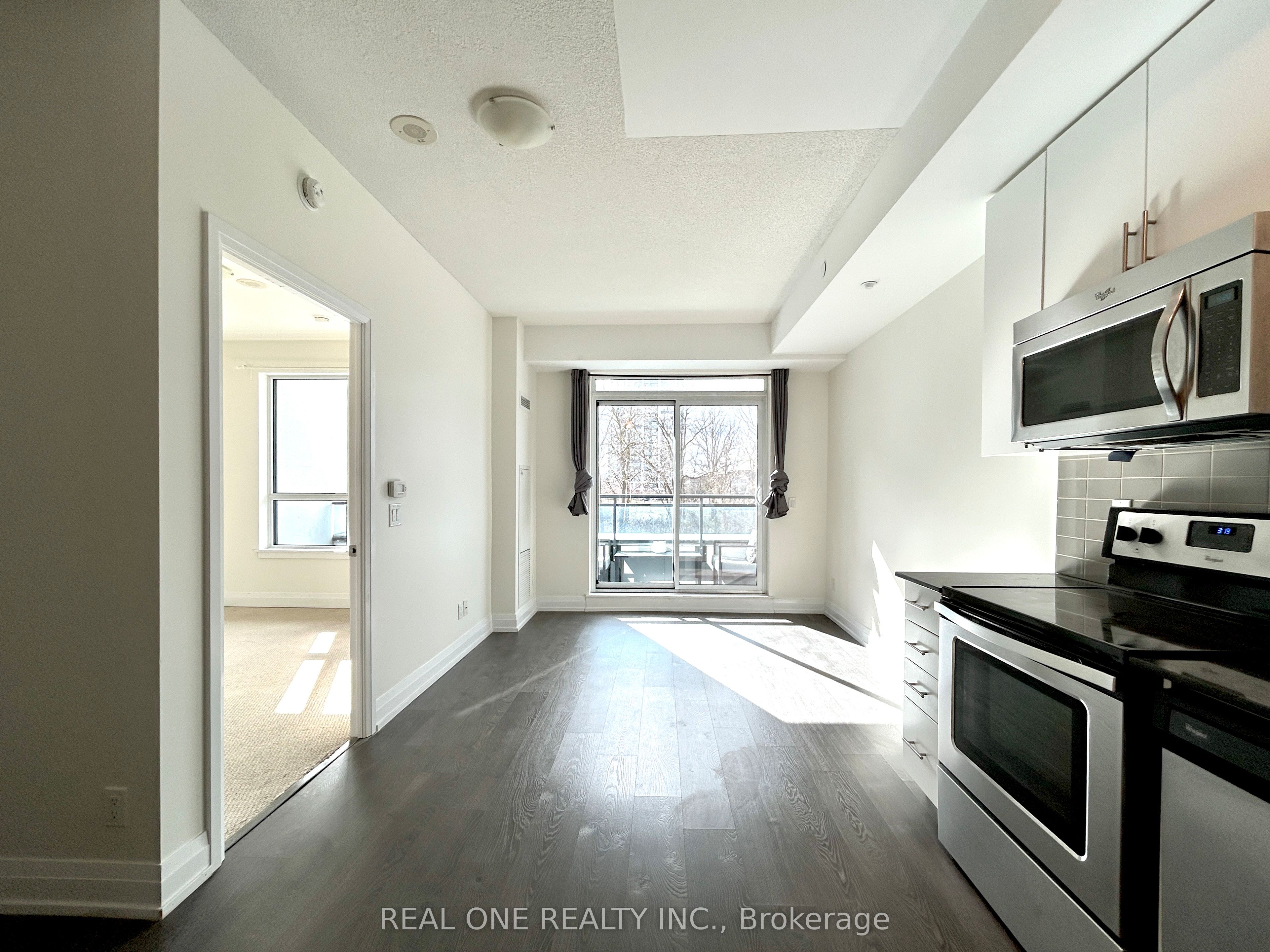 7890 Bathurst Street #208