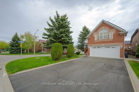 6121 Maple Gate Circle Mississauga ON L5N 7B1