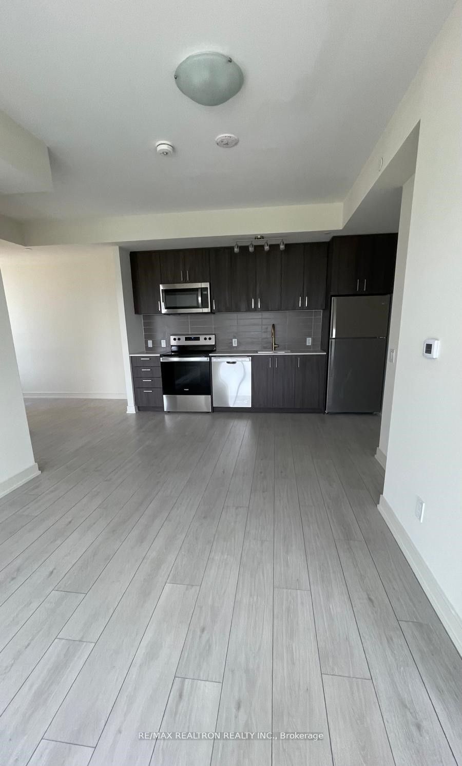 8010 Derry Road E 807