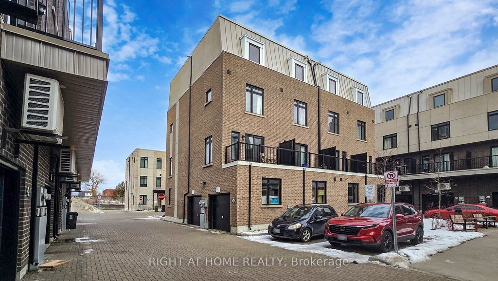 Photo of 32 SPRUCE PINES Crescent, Toronto, ON M4A 2X2 (MLS # C12649958)