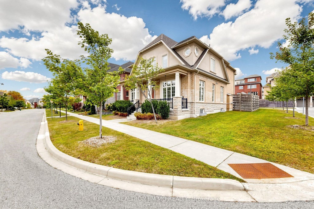 Photo of 18 Tralee Court, Markham, ON L6C 0V1 (MLS # N13852862)