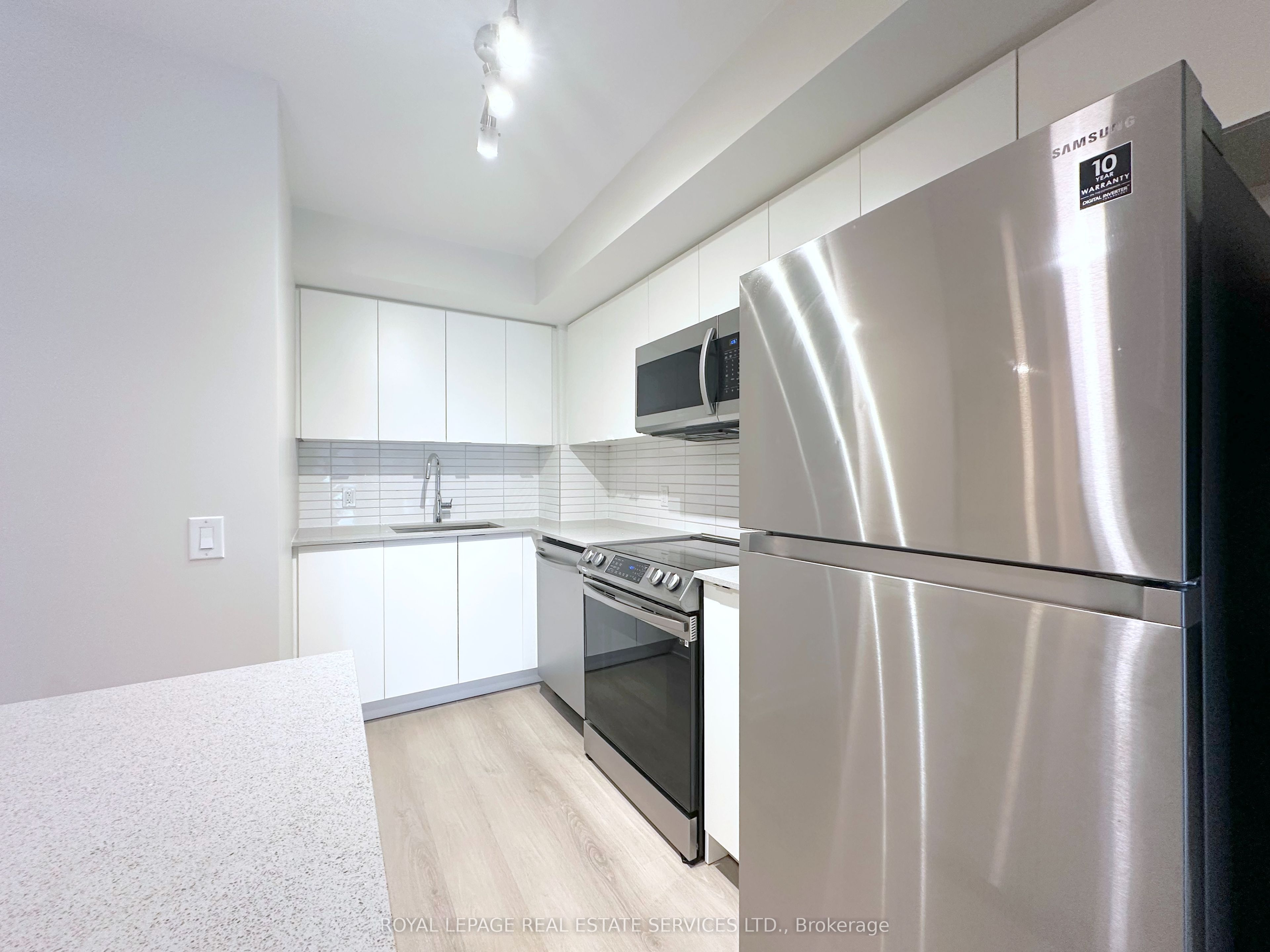 3385 Dundas Street W 410