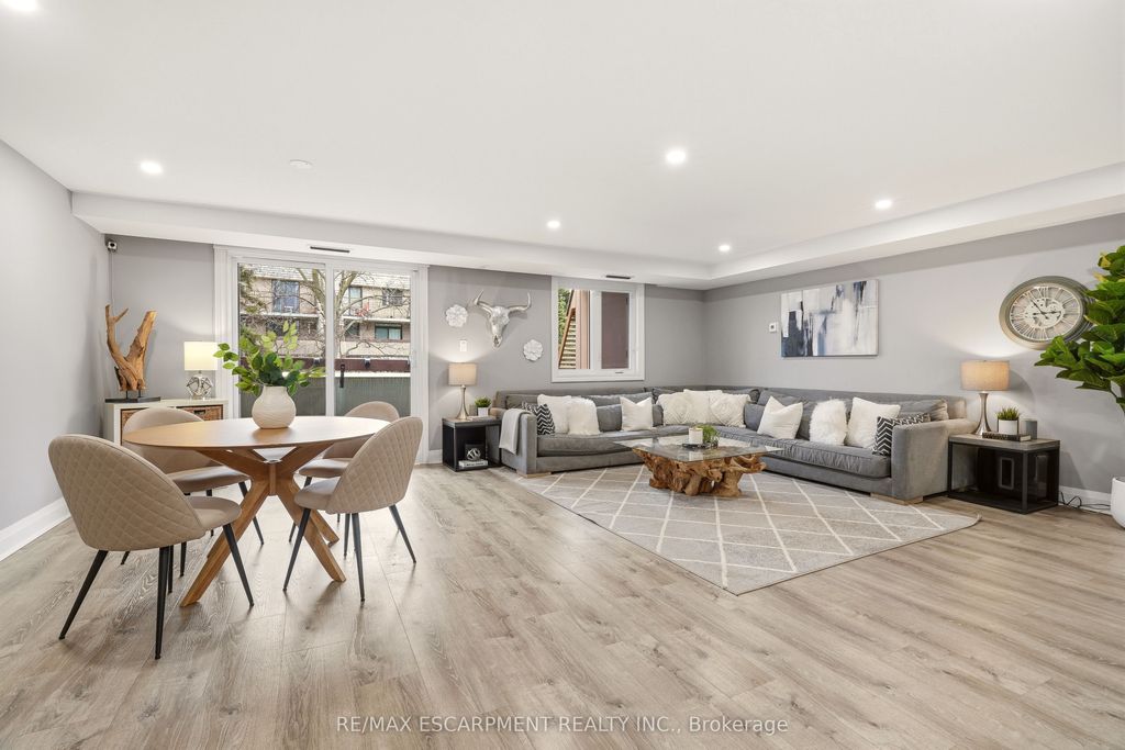 Photo of 1250 Mississauga Valley Boulevard #177, Mississauga, ON L5A 3R6 (MLS # W12915682)