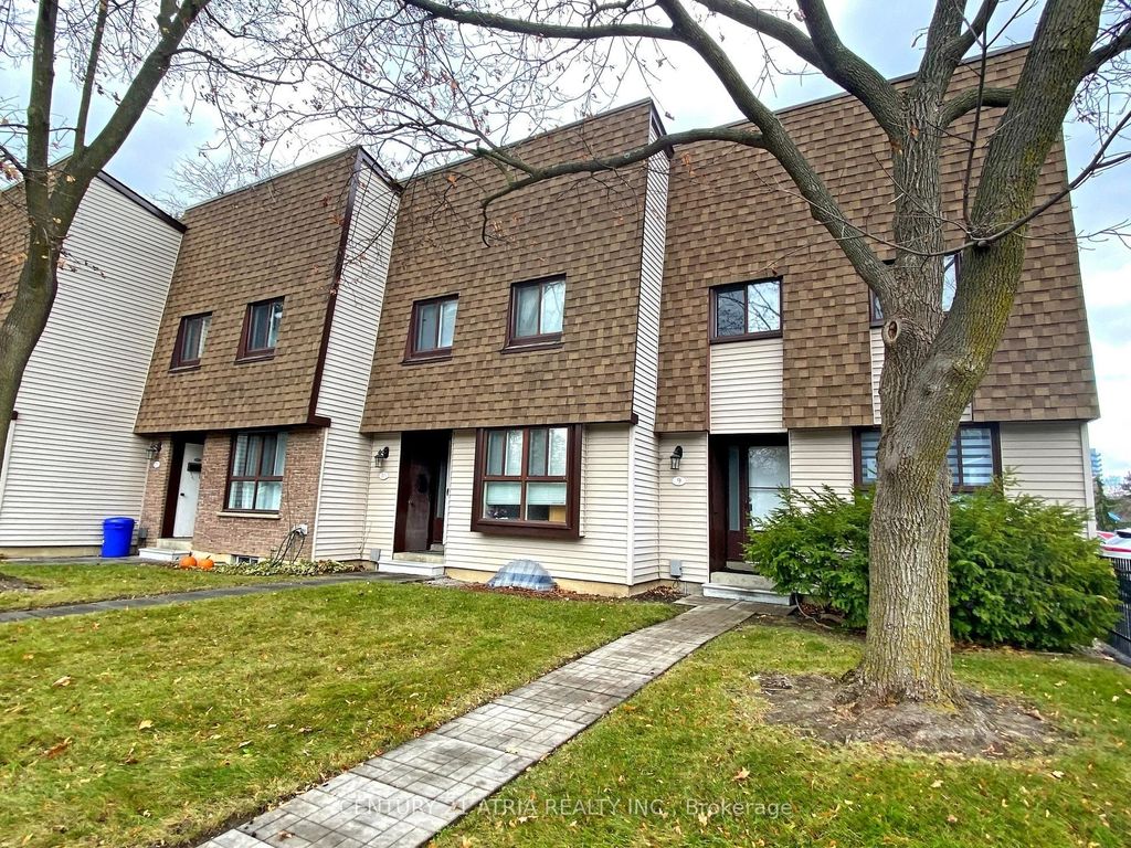Photo of 189 Springhead Gardens N/A #9, Richmond Hill, ON L4C 5C7 (MLS # N12571272)