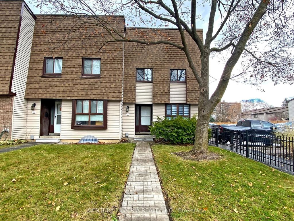 Photo of 189 Springhead Gardens N/A #9, Richmond Hill, ON L4C 5C7 (MLS # N12571272)