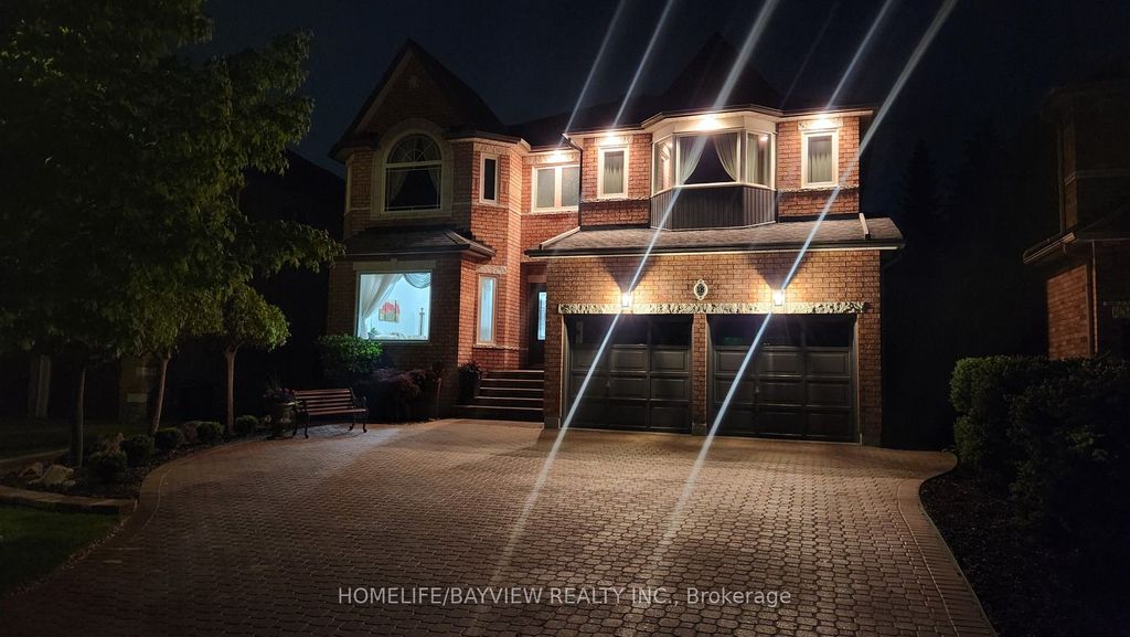 Photo of 18 Marinucci Court, Richmond Hill, ON L4C 0M3 (MLS # N13034750)