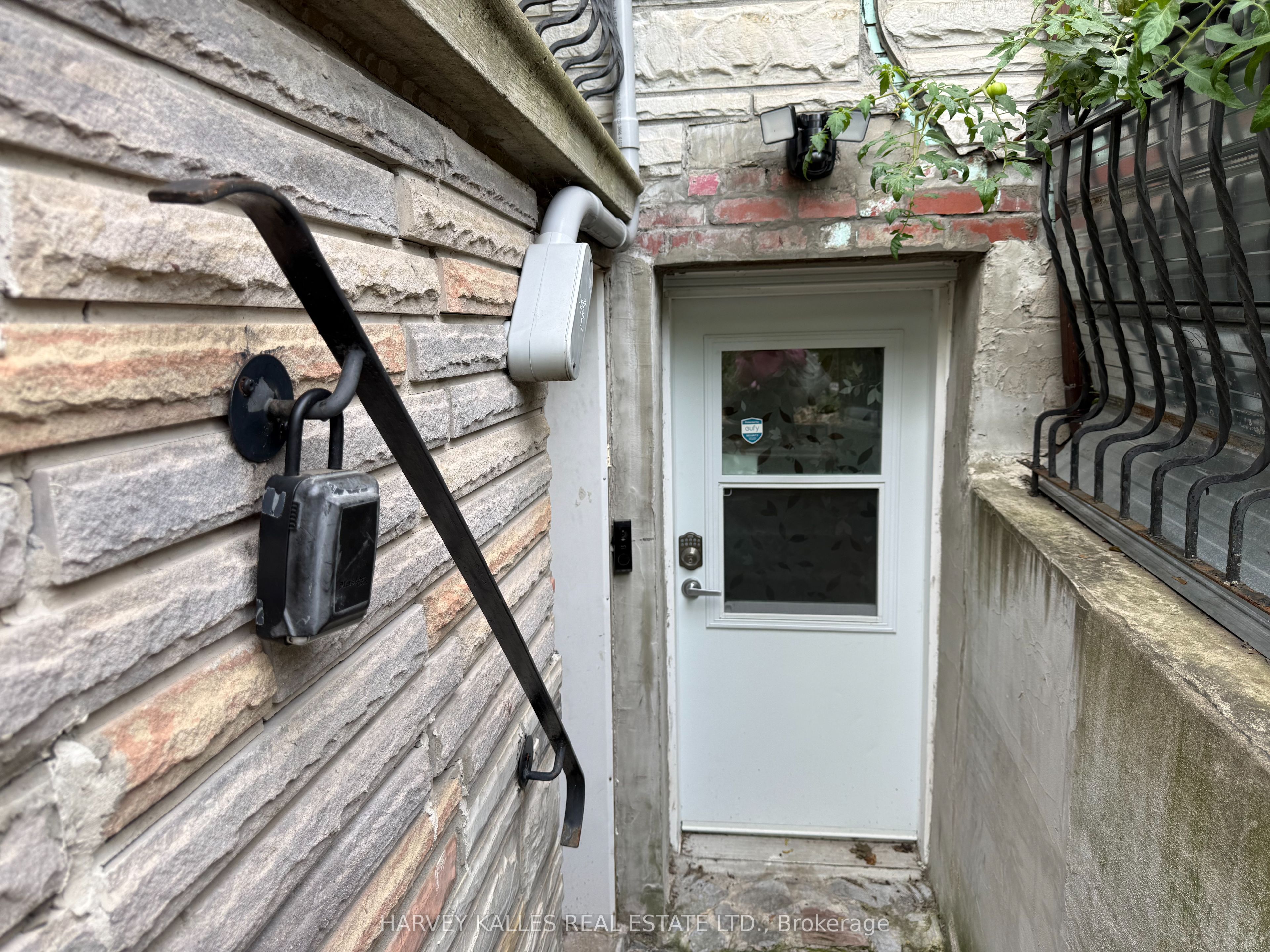 488 Lansdowne Avenue Lower