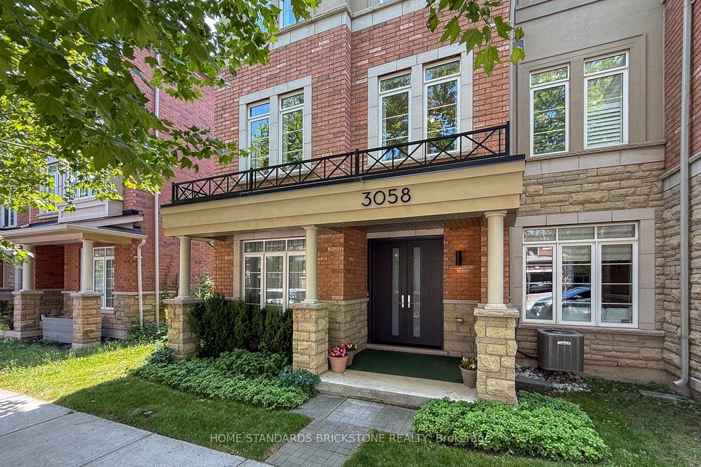 Photo of 3058 Eberly Woods Drive, Oakville, ON L6M 0T5 (MLS # W13735006)