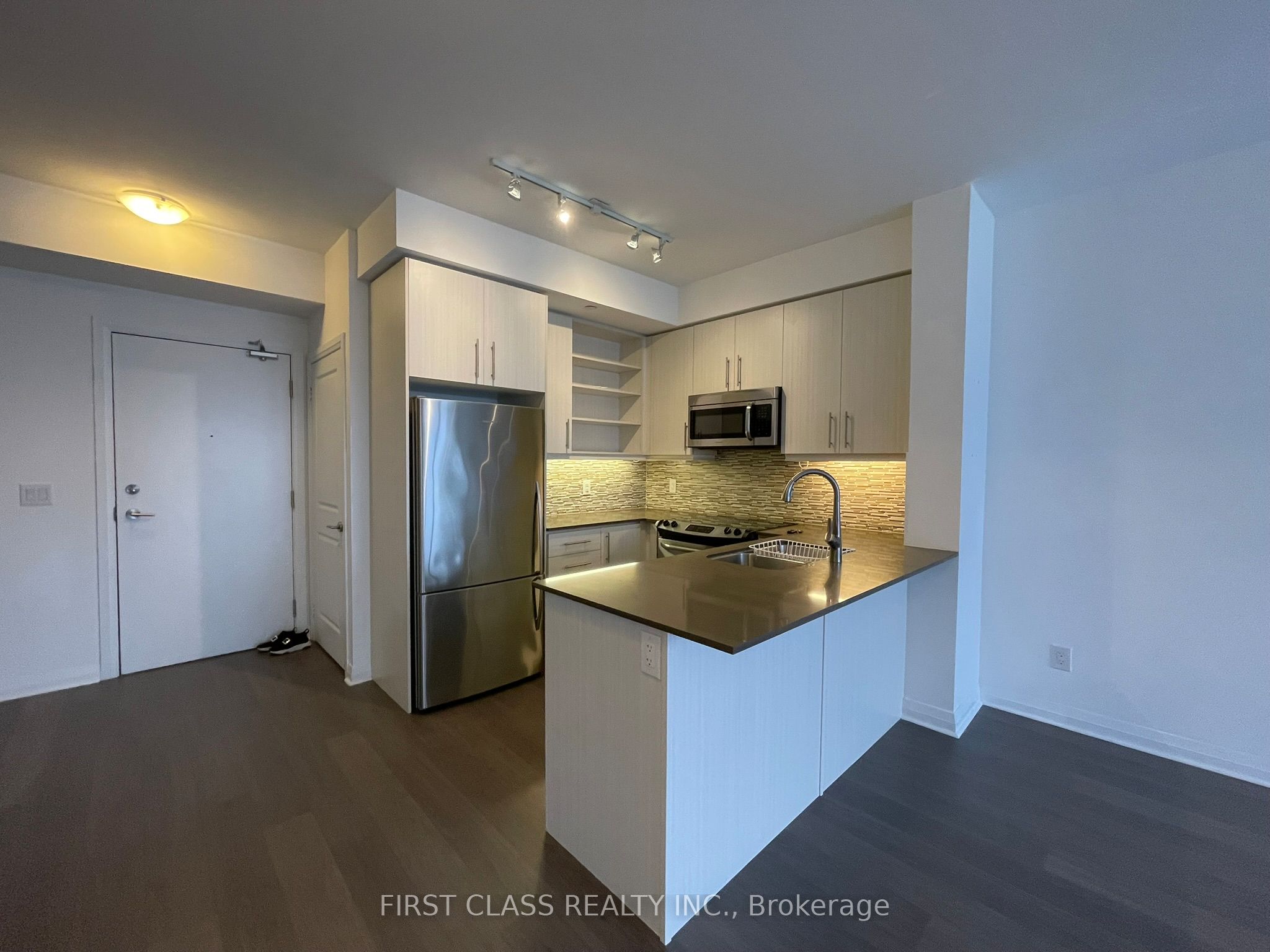 55 Oneida Crescent 1106