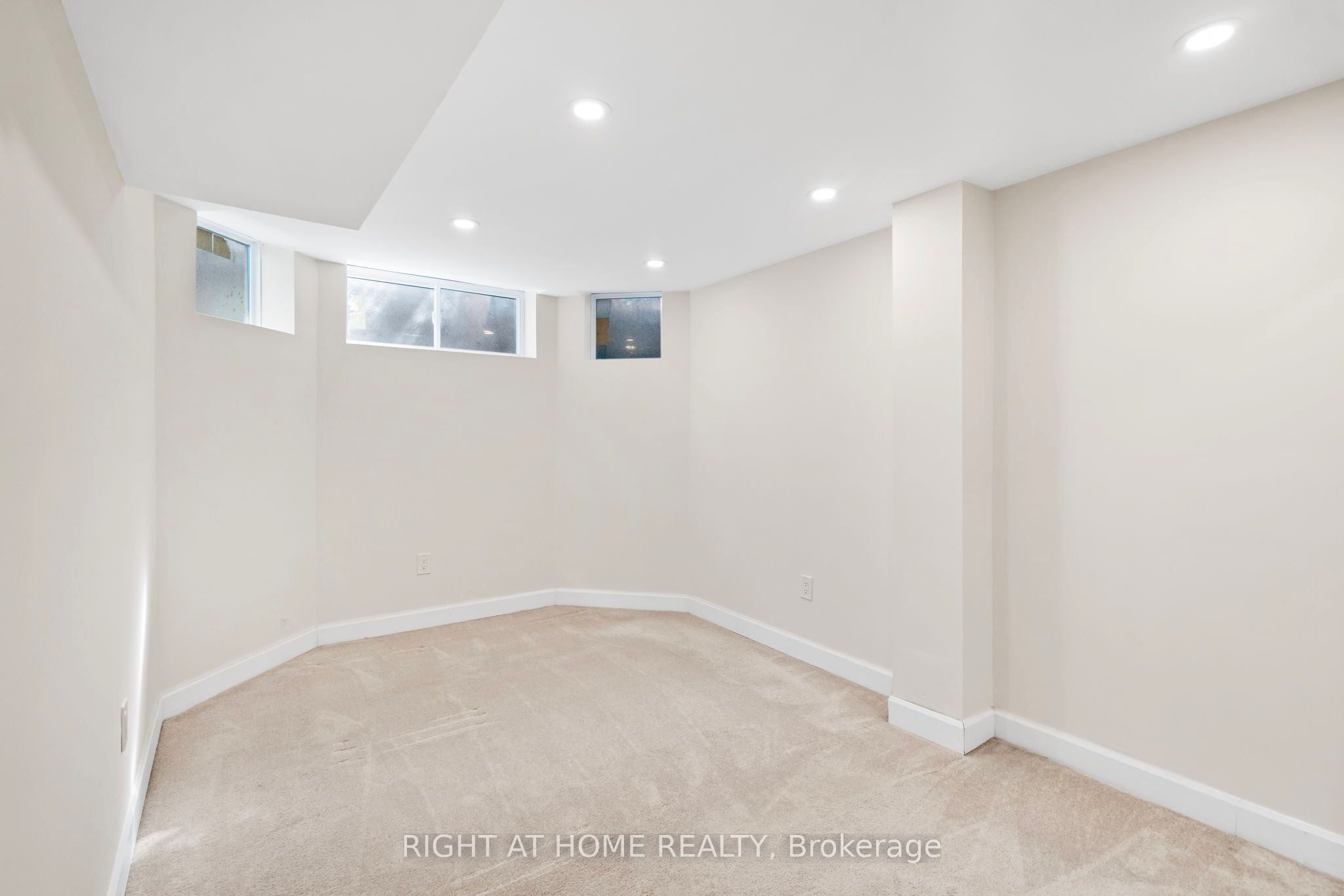 2064 Glenada Crescent BSMNT