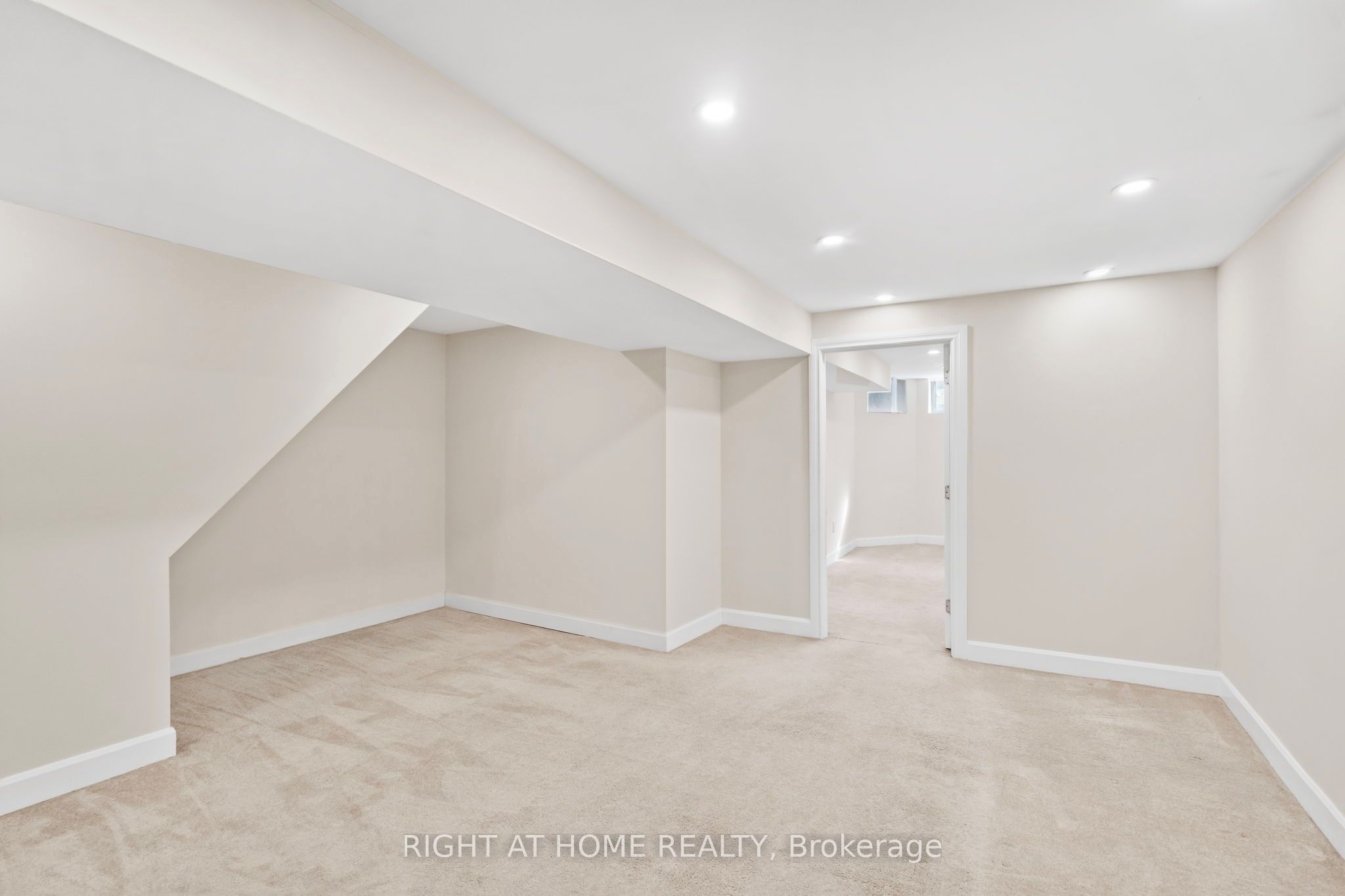 2064 Glenada Crescent BSMNT