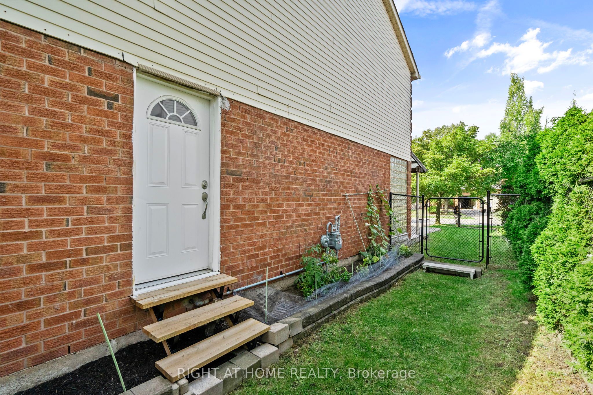 2064 Glenada Crescent BSMNT