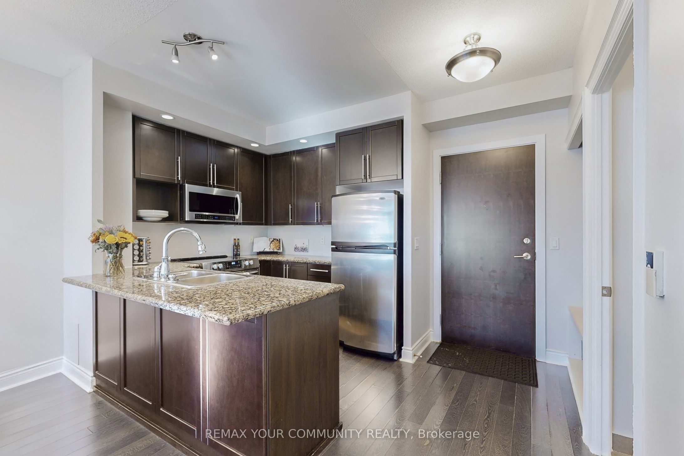 23 Cox Boulevard 962