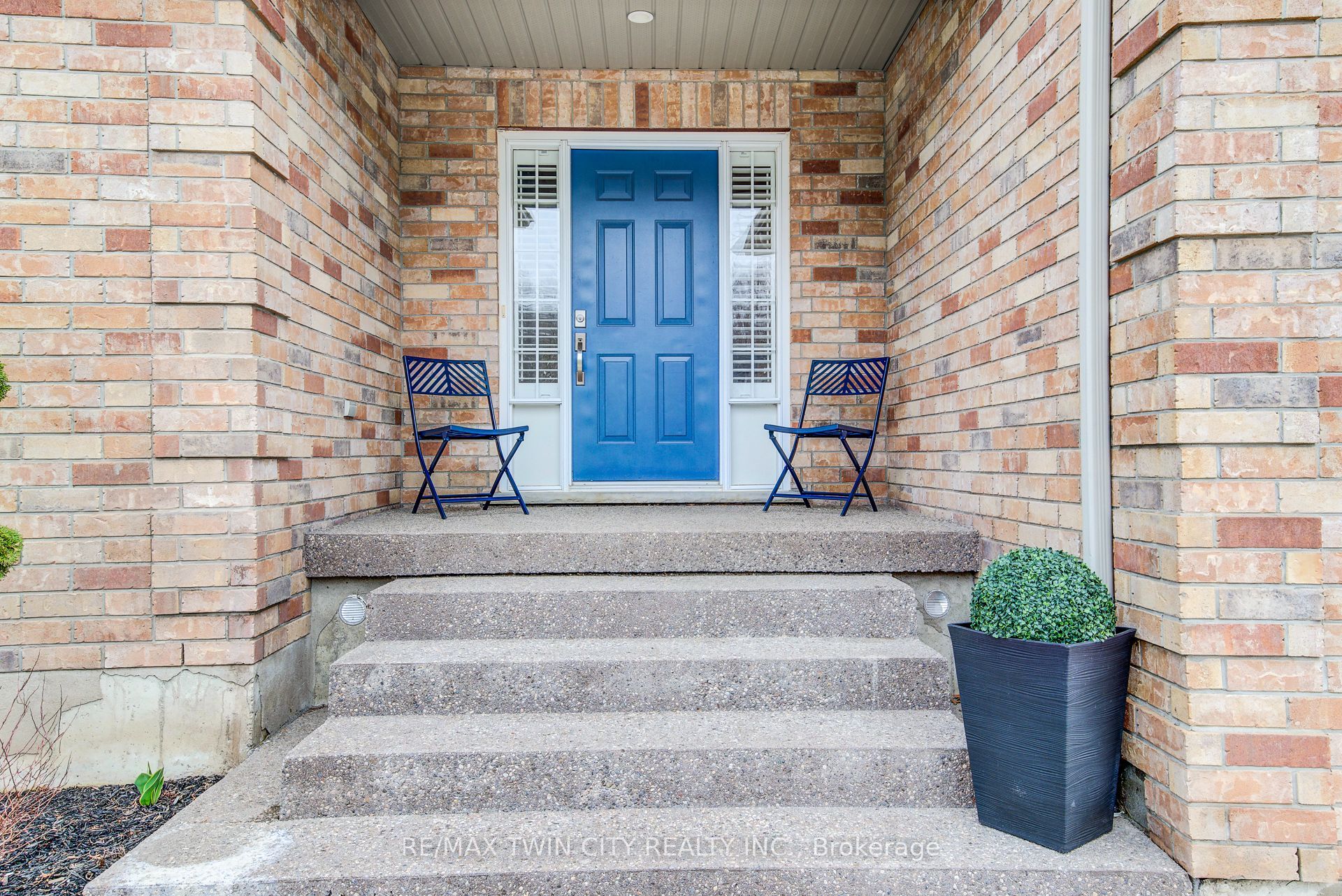 77 Laschinger Boulevard