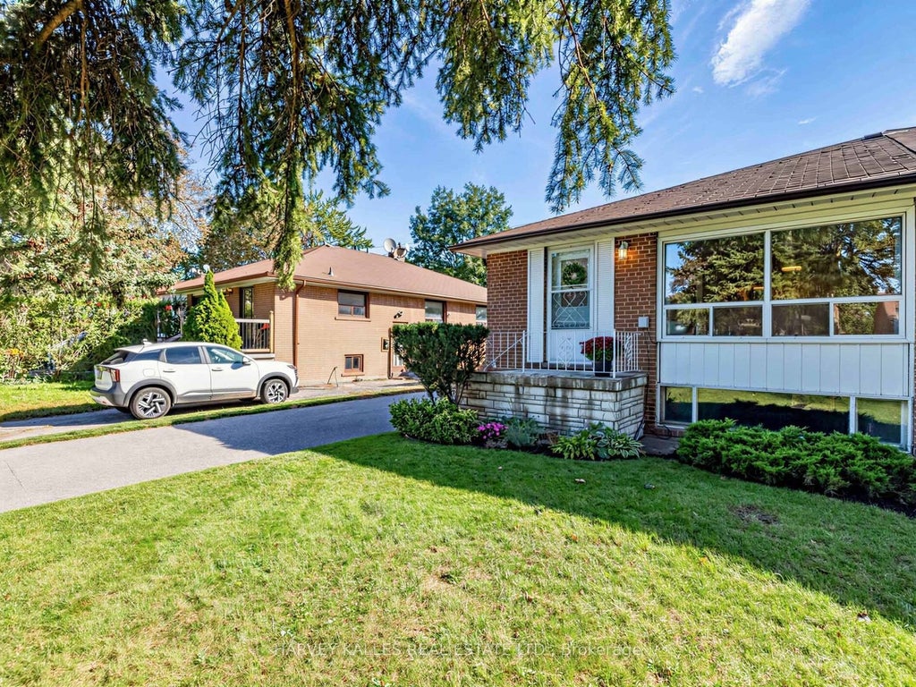 Photo of 70 Pintail Crescent, Toronto, ON M3A 2Y7 (MLS # C13834054)