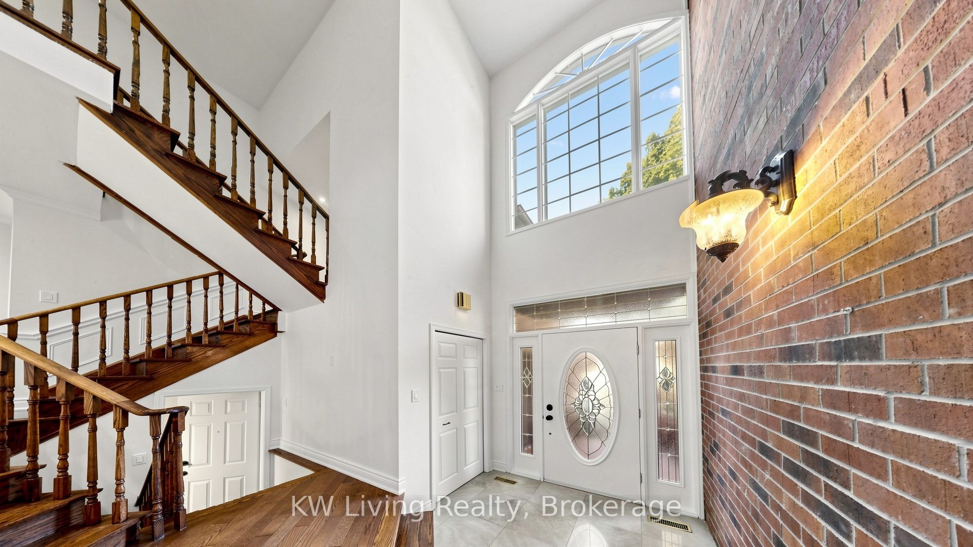 4251 Lastrada Heights