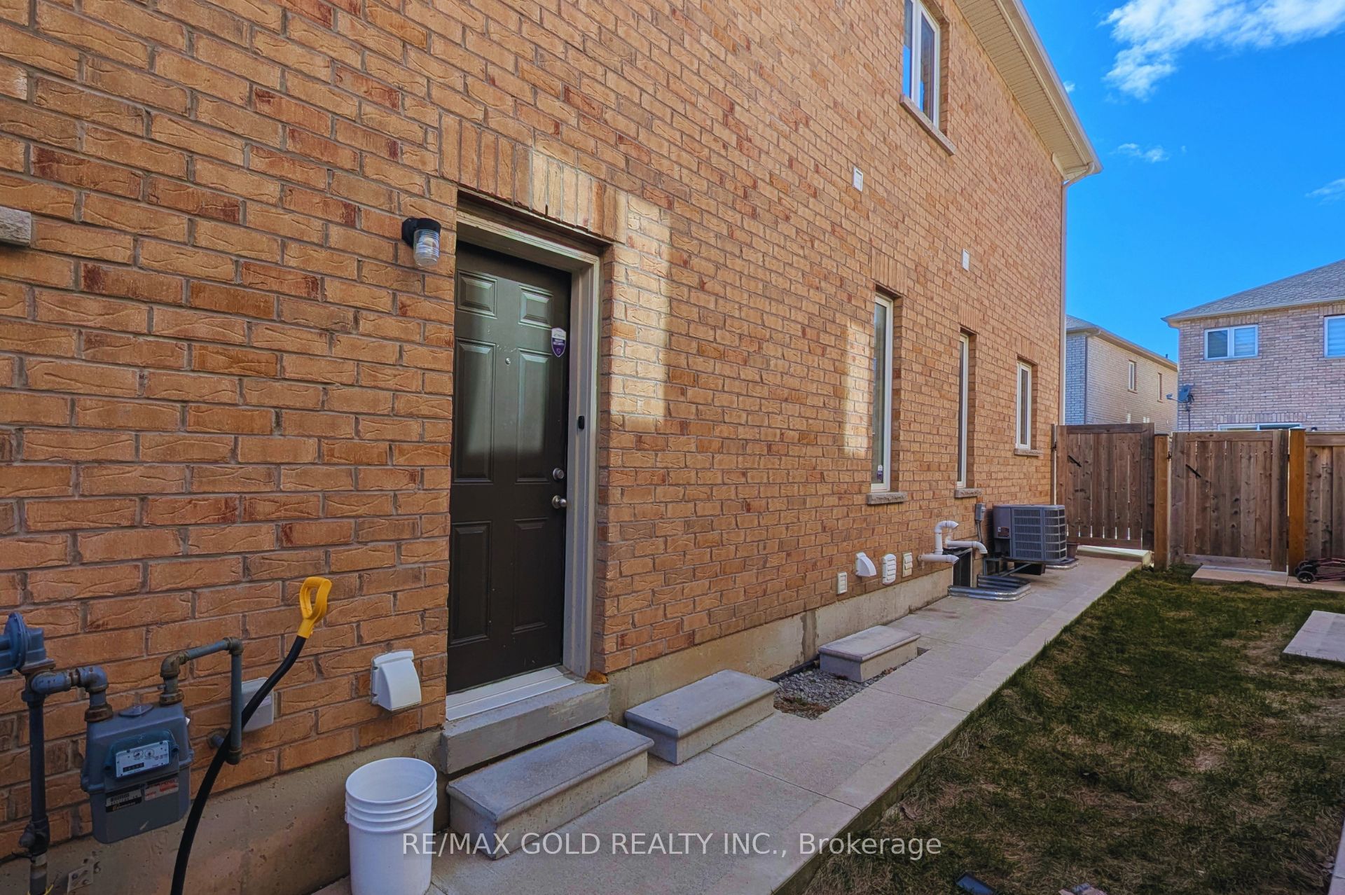 93 Yardley Crescent BSMT