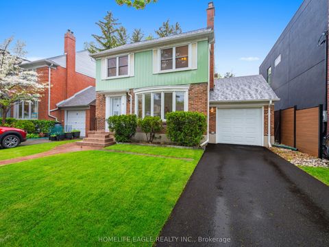 6 Ashton Manor Toronto ON M8Y 2N5