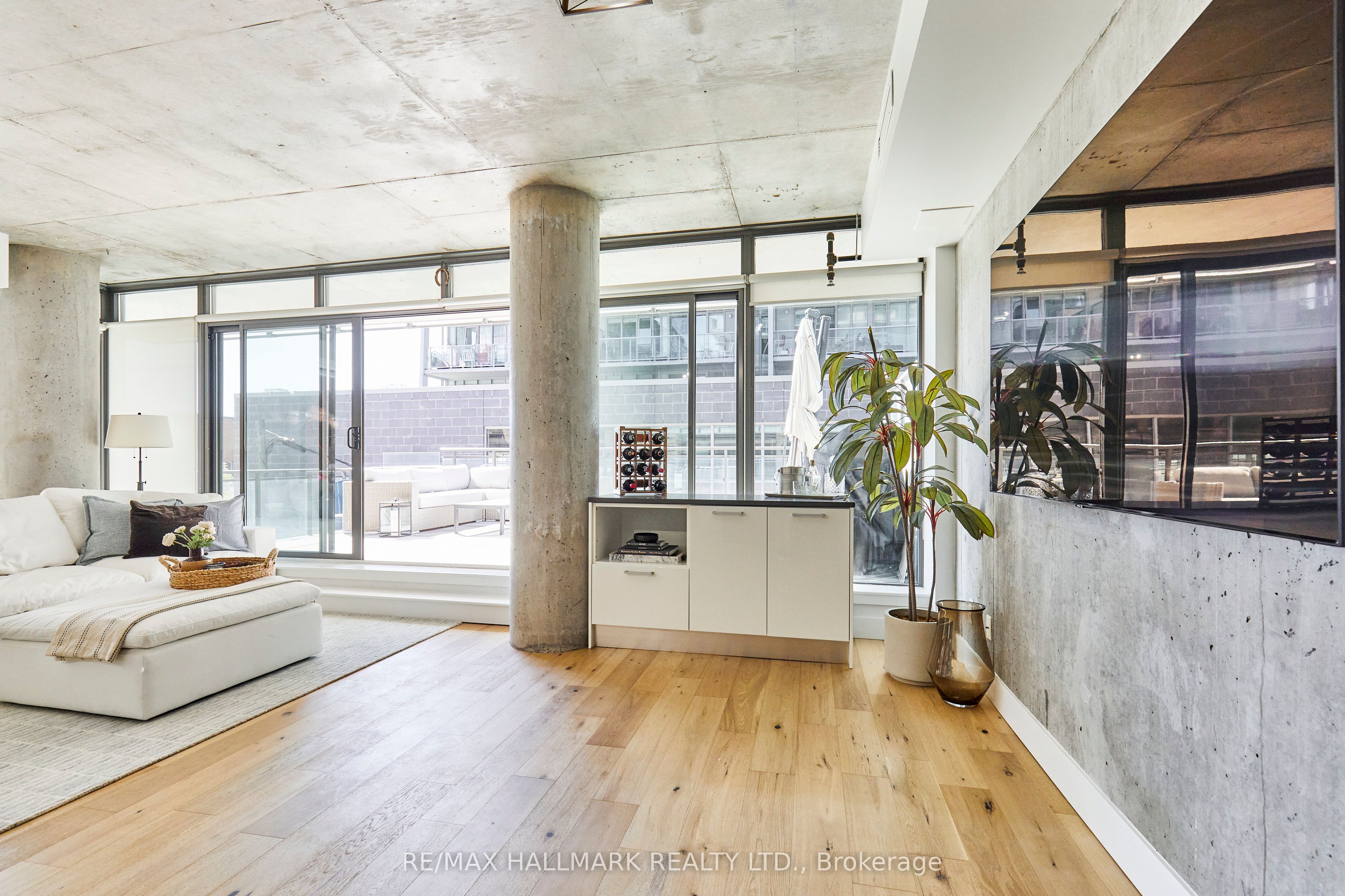 90 Broadview Avenue 211