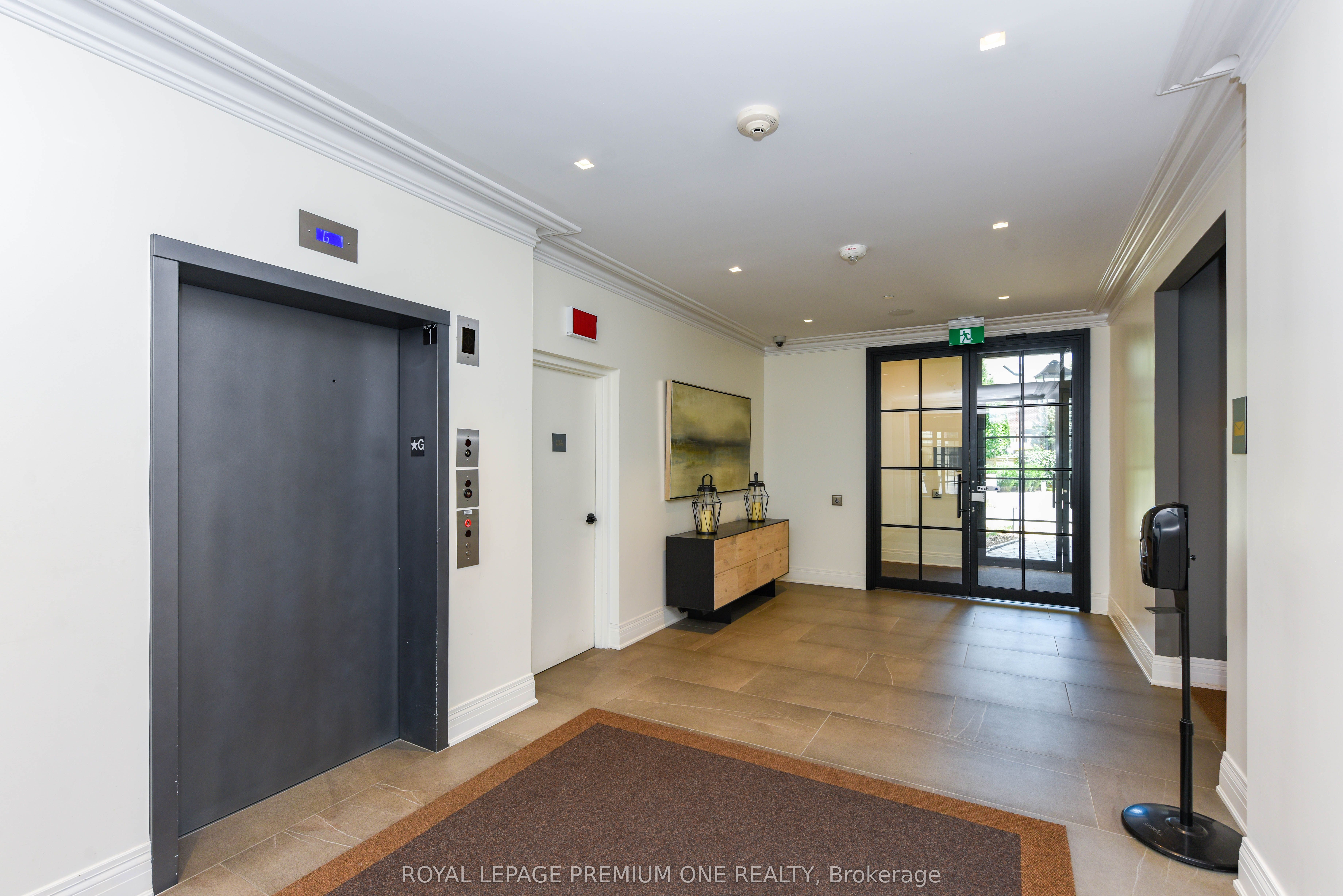 571 Prince Edward Drive N PH02