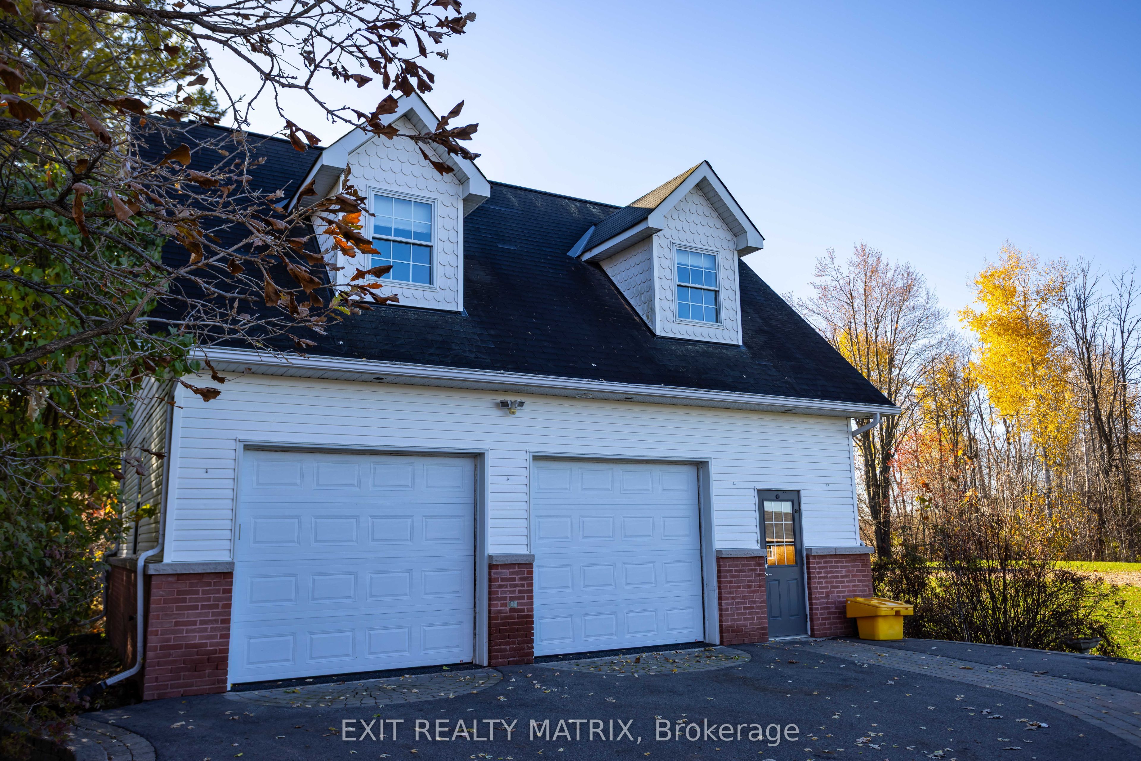 2392 8th Line Road - Photo 2