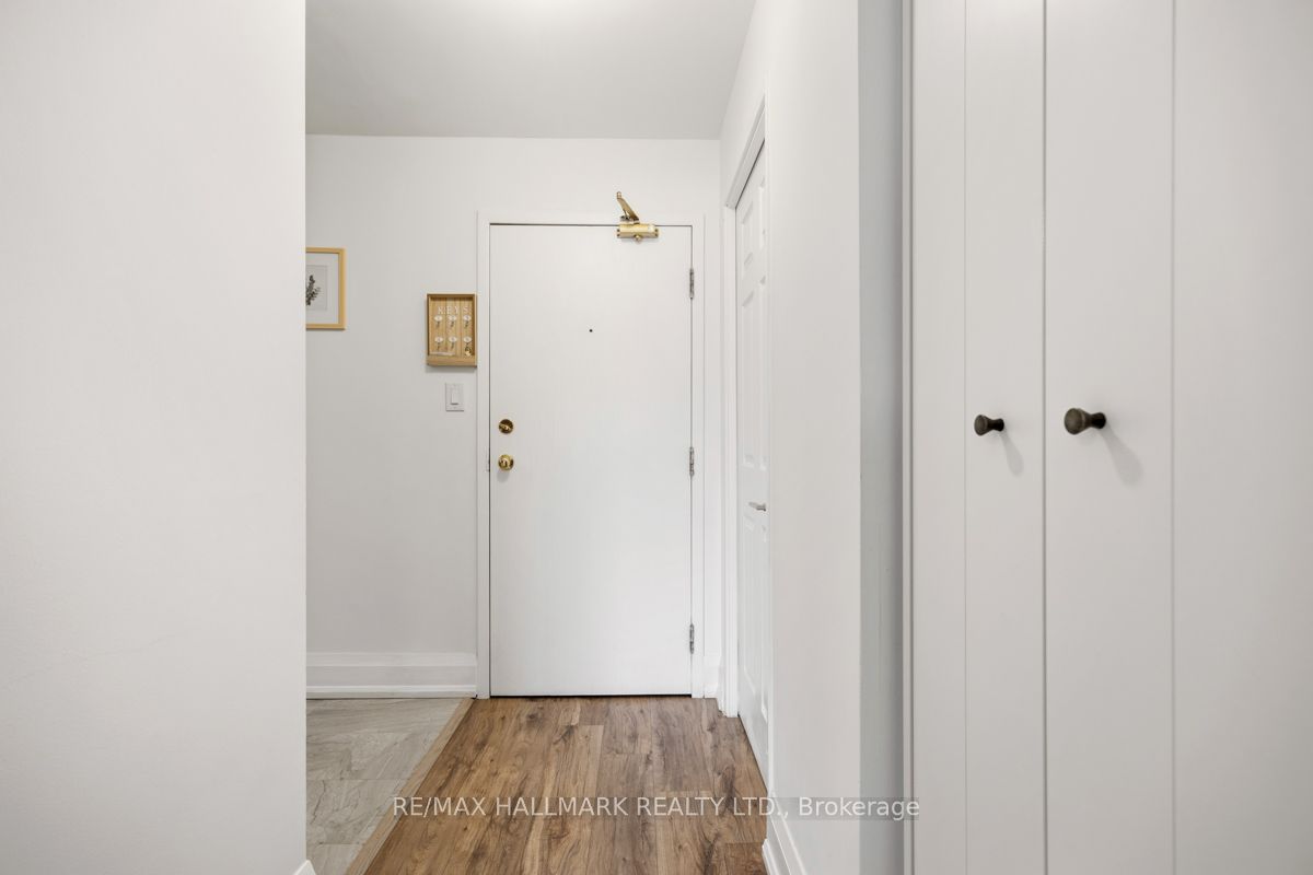 326 Major Mackenzie Drive E 511