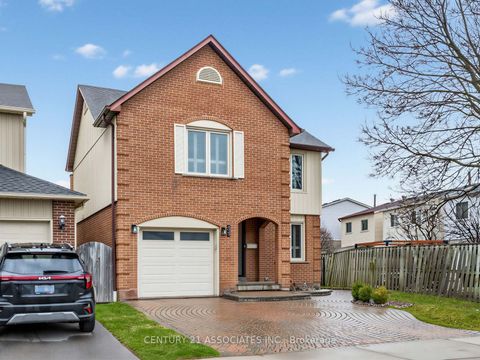 4049 Teakwood Drive Mississauga ON L5C 3L2