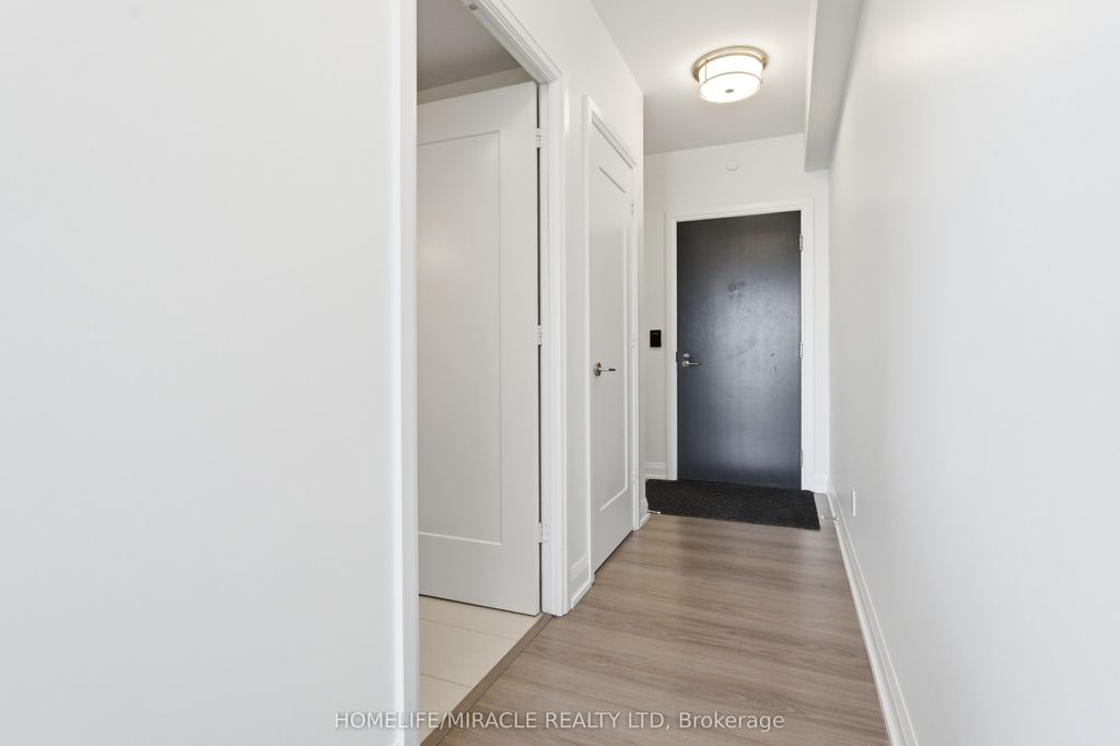 Photo of 18 Graydon Hall Drive #1705, Toronto, ON M3A 0A4 (MLS # C12899646)