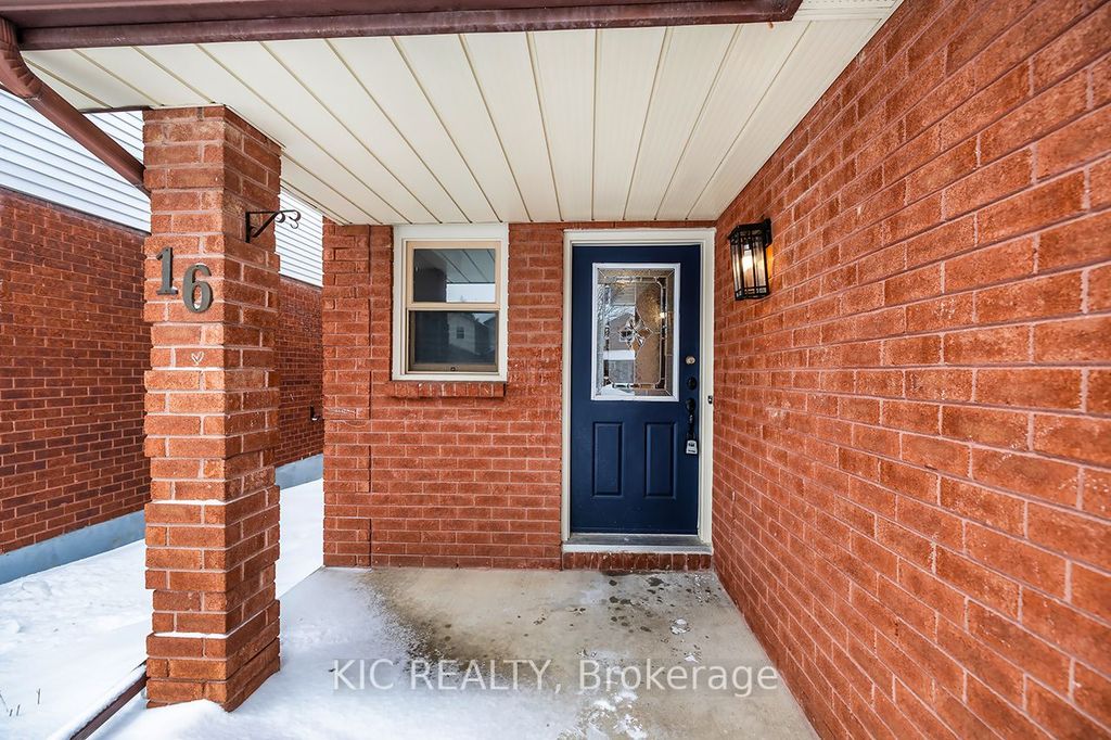 Photo of 16 Turnberry Crescent, Clarington, ON L1E 1A6 (MLS # E12778672)