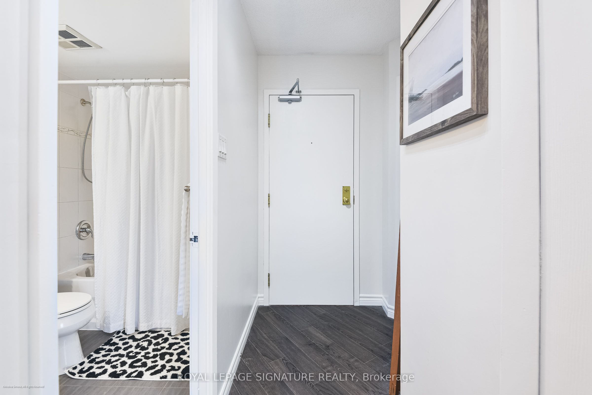 456 College Street 415