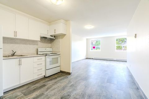 272 Jane Street Unit B Toronto ON M6S 3Z2