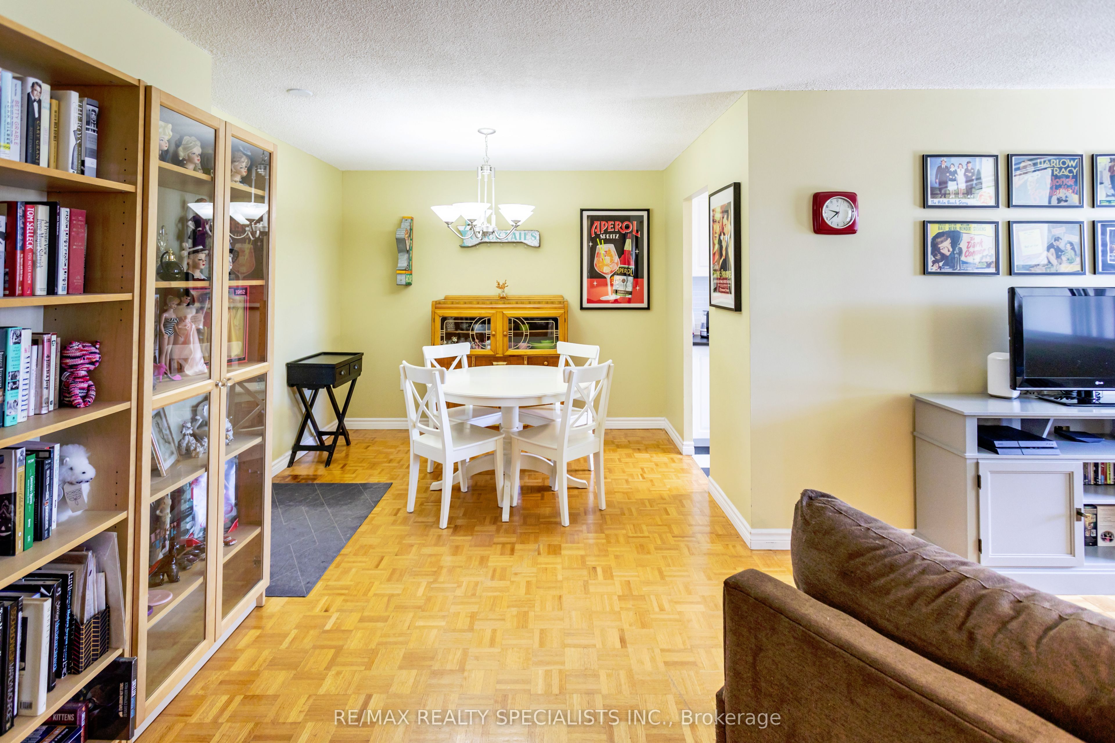 966 Inverhouse Drive 402